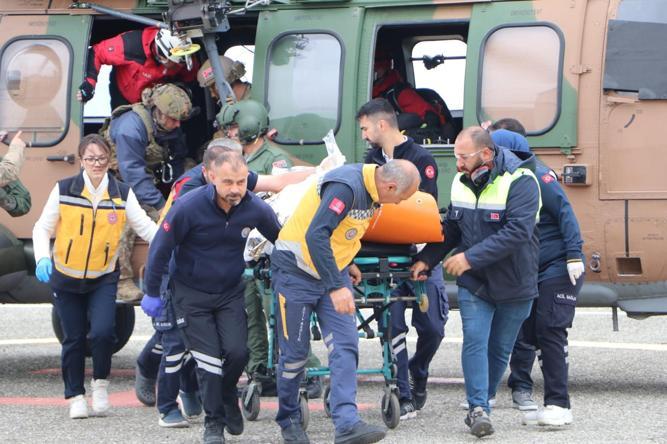 Dünya turuna çıkan pilotun tek motorlu uçağı düştü; pilot öldü, kadın yolcuya sağ ulaşıldı