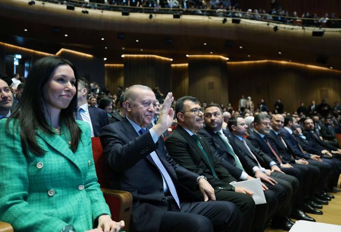 Cumhurbaşkanı Erdoğan: Sizlere bakınca yüksek bir sorumluluk bilinci görüyorum