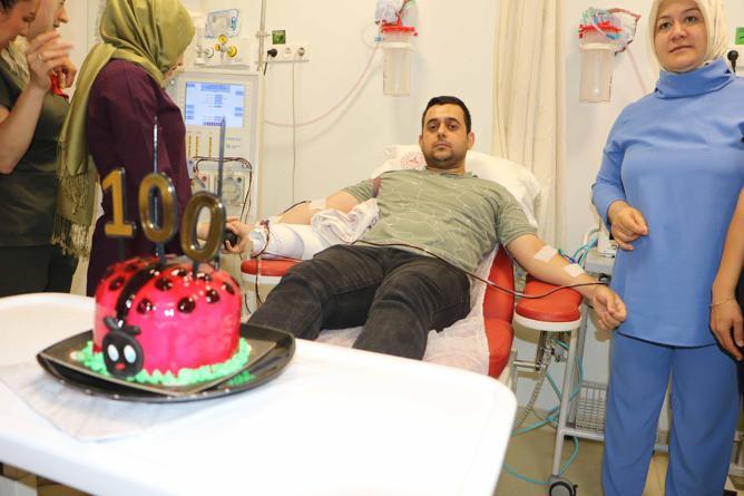 Samsunda 100üncü donör onuruna pasta kesildi