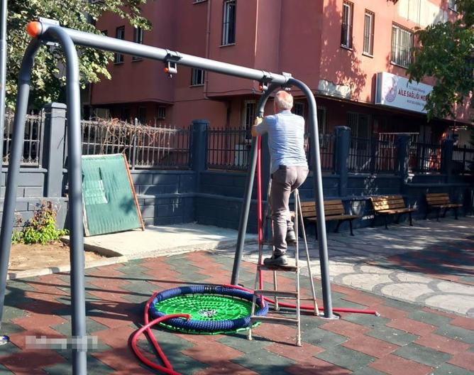 Avcılar’da çocuk parkına kurulan salıncakta 5 günde 4 kişi yaralandı