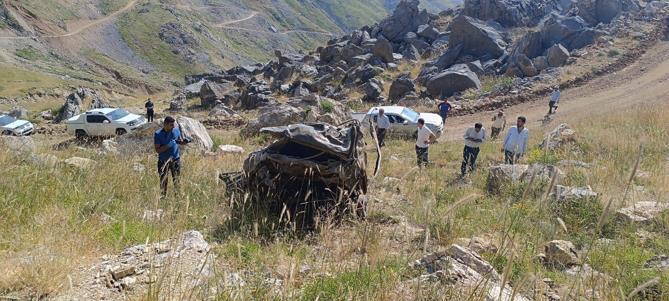 Batmanda bilirkişi ekibinin otomobili, şarampole yuvarlandı: 5 ölü
