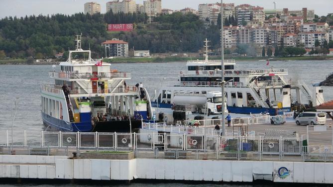 Bozcaada ve Gökçeada feribot seferlerine fırtına engeli