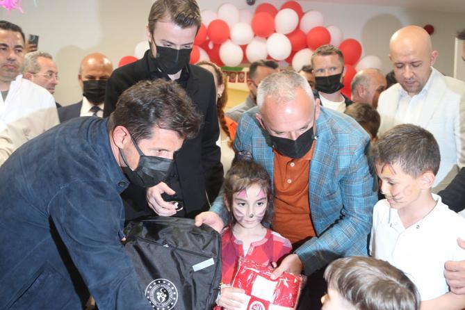 Antalyaspor yönetiminden tedavi gören çocuklara 23 Nisan ziyareti