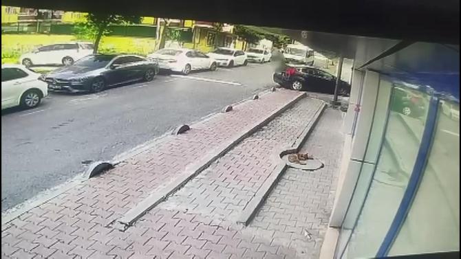 Servis altında kalarak ölen Metehanın annesi: Bilirkişi raporunda hostes yok bizi suçluyorlar