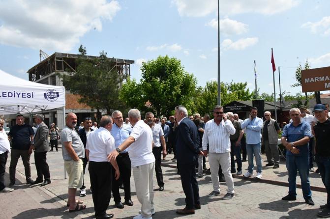 Camide minibüsünü yıkama diye uyaran muhtara bıçaklı saldırıya kınama