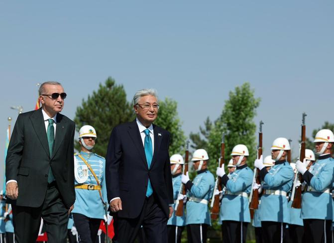 Cumhurbaşkanı Erdoğan, Kazakistan Cumhurbaşkanı Tokayevi resmi törenle karşıladı