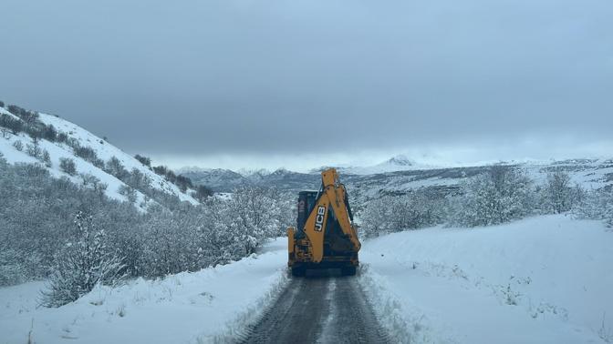 Kar yağışı tüm yurdu etkiledi; yollar kapandı, okullar tatil edildi