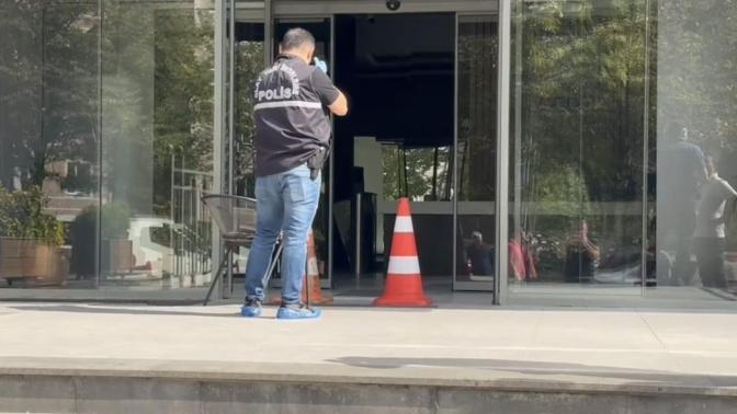 Beylikdüzünde boşanma aşamasındaki eşini pompalı tüfekle yaralayarak kaçtı