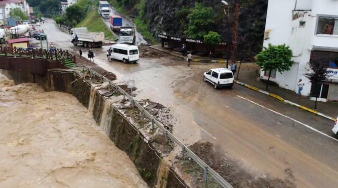 Giresun’da sağanak sele neden oldu; 1 kişi kayıp