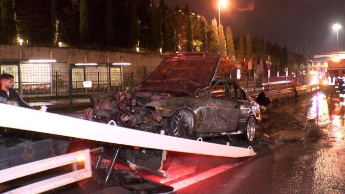 15 Temmuz Şehitler Köprüsünde otomobil alev alev yandı