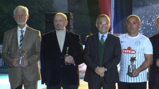 Güç gösterileri ustası karateci, kanserden kolunu kaybetti