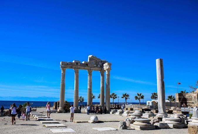 Apollon Tapınağına ihanete suç duyurusu