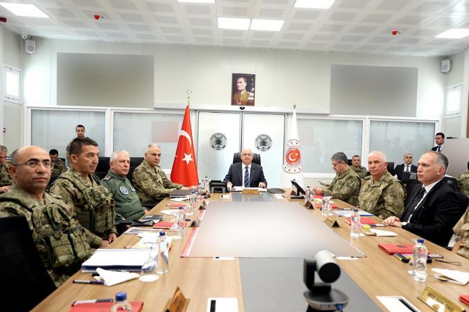 Bakan Güler ve TSK komuta kademesi İran sınırında