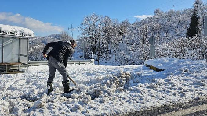 Yurtta kar yağışı; bazı yerleşim yerleri ulaşıma kapandı