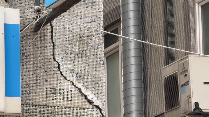 Avcılarda üç bina tahliye edildikten sonra mühürlendi