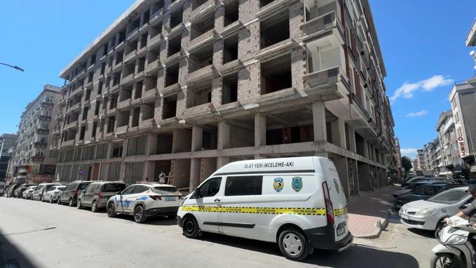 Avcılar’da inşaat halindeki 7 katlı binada erkek cesedi bulundu