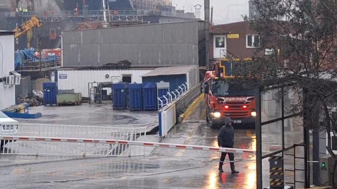 Tuzla Tersanesi’nde gemide yangın