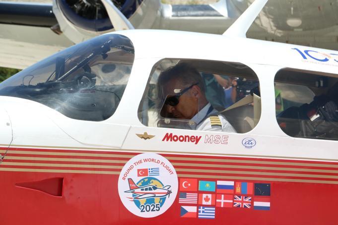 Dünya turuna çıkan pilotun tek motorlu uçağı düştü; pilot öldü, kadın yolcuya sağ ulaşıldı