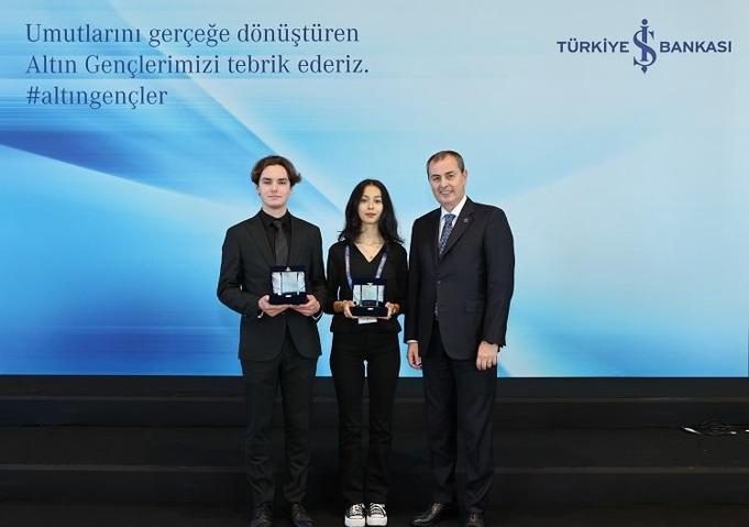 İş Bankasından YKSde üstün başarı gösteren öğrencilere ödül verildi