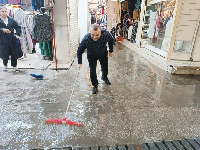 İzmirde sağanak etkili oldu