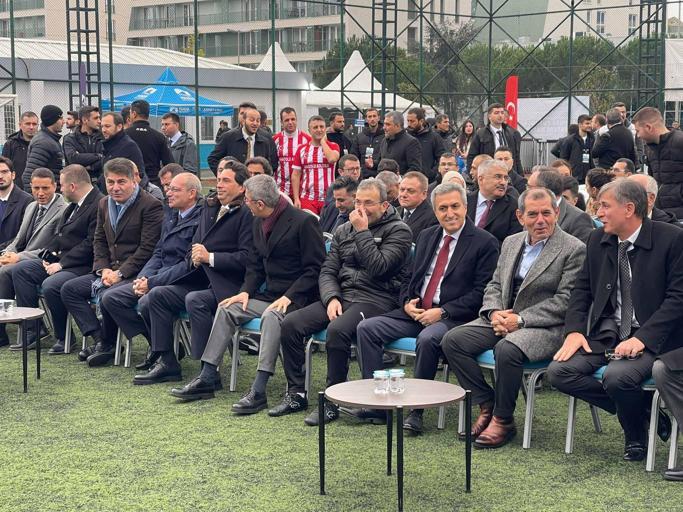 Fenerbahçe ve Galatasarayın önde gelen isimleri 3 Aralık Dünya Engelliler Günü’nde buluştu