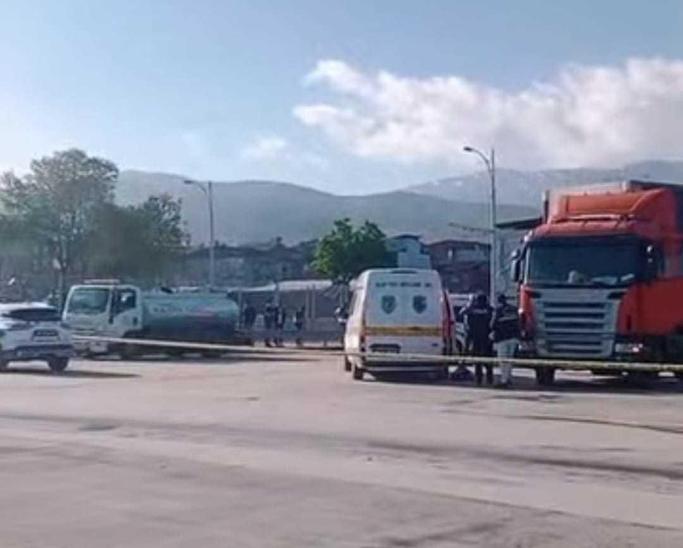 Yolun karşısına geçerken TIR çarpması ile öldü