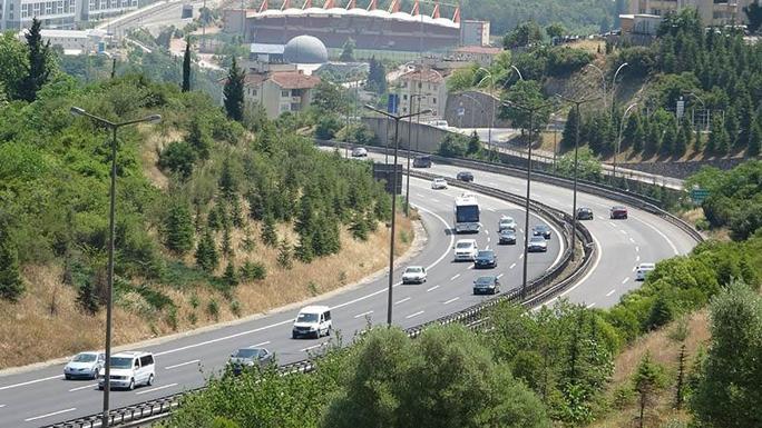 TEM Otoyolu Kocaeli geçişinde akıcı yoğunluk