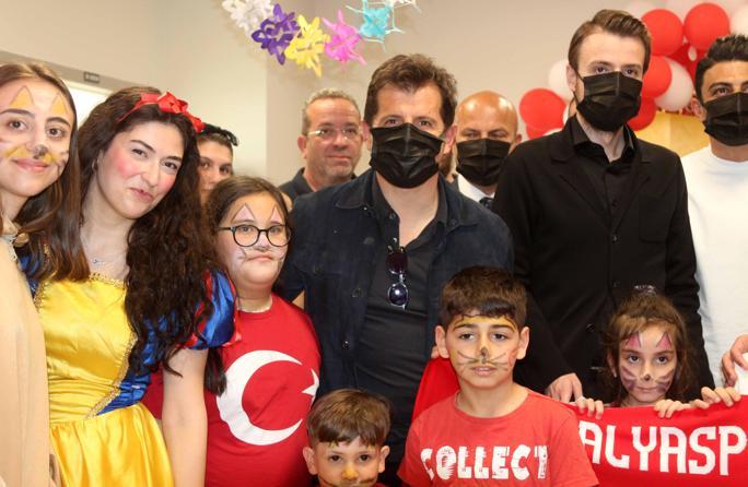 Antalyaspor yönetiminden tedavi gören çocuklara 23 Nisan ziyareti