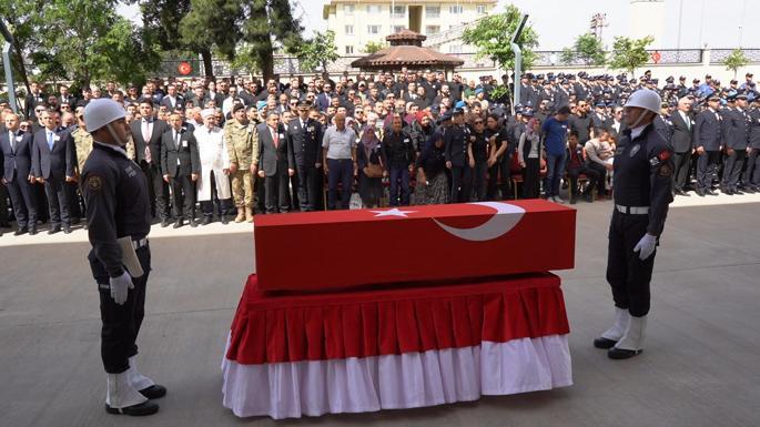 TIRın çarpması ile şehit olan polis memuru, memleketine uğurlandı
