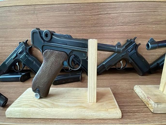 Durdurulan otomobilde ruhsatsız 65 tabanca ele geçirildi; 2 tutuklama