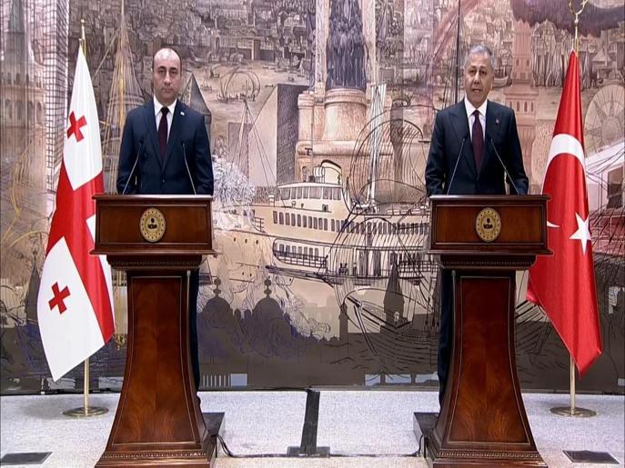 Bakan Yerlikaya: Sınırlarımız içinde olduğu gibi sınırı aşan suçlulara da asla nefes aldırmayacağız