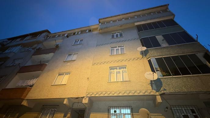 Sultangazide kolonlarından ses gelen 5er katlı 2 bina tahliye edildi