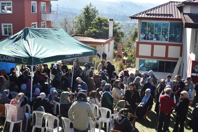 Şarkıcı Gülşenin babası son yolculuğuna uğurlandı