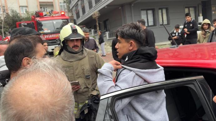 Avcılarda yayaya ve iki araca çarpan otomobil sürücüsü kaçtı