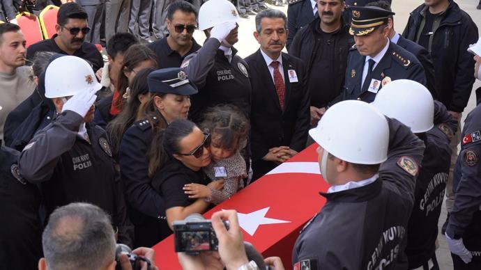 TIRın çarpması ile şehit olan polis memuru, memleketine uğurlandı