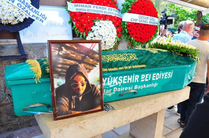 CHP lideri Özgür Özel, cenazeye katıldı