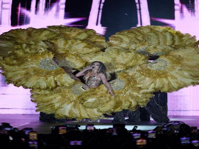 Jennifer Lopez, Antalyada konser verip doğum gününü kutladı