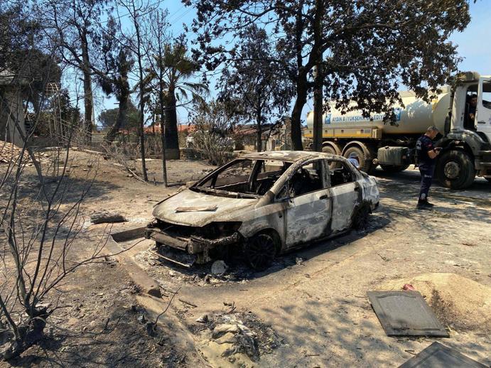 İzmirdeki orman yangını 2nci gününde