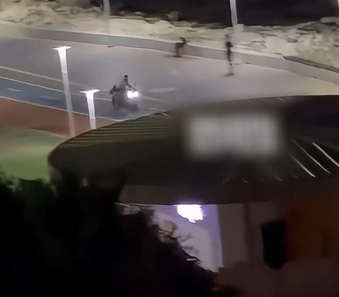 Bisiklet ve yaya yolunda motosiklet kullanan aday sürücünün ehliyeti iptal edildi