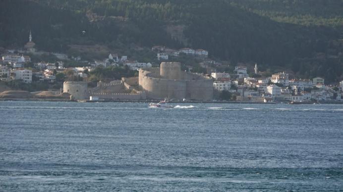 Çanakkale Boğazında transit geçişler, fırtına nedeniyle bazı gemiler için kapatıldı