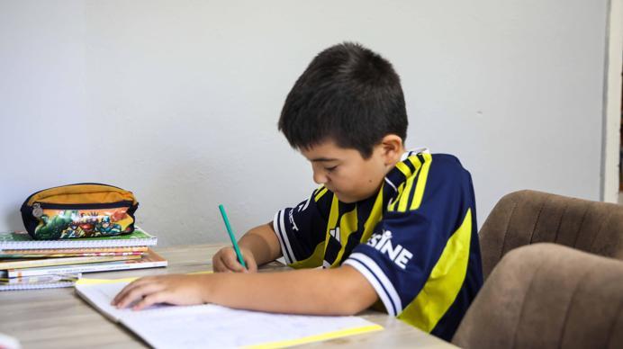 Muhabbet kuşunun peşinden 6ncı kattan düşen Buraka yardım eli uzatıldı