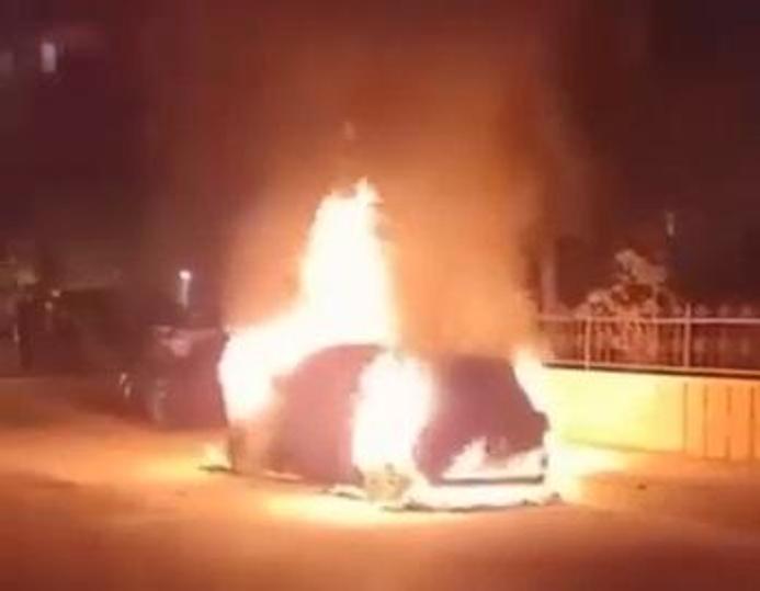 Bursada seyir halinde yanan otomobil alev topuna döndü