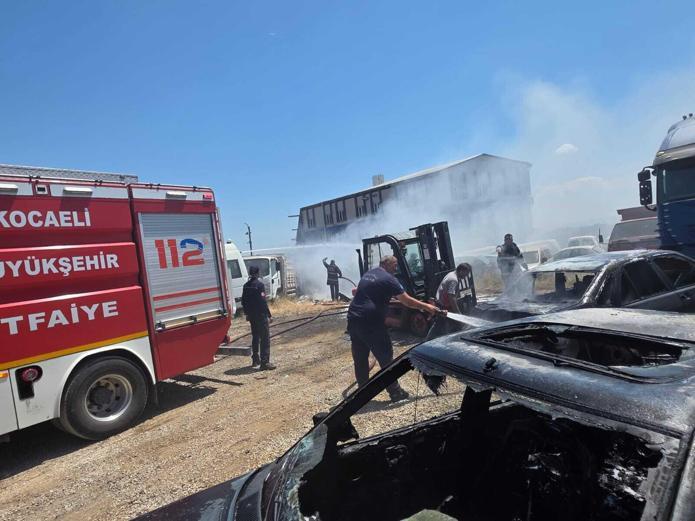 Ot yangınında alevler yediemin otoparkındaki araçlara sıçradı