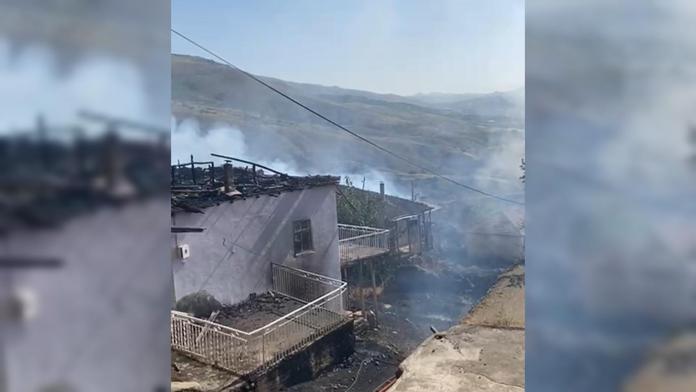 Malatyada ot yangınında alevler ağır hasarlı evlere sıçradı