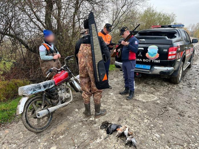 Uluabat Gölünde kaçak avlanan 30 kişiye 427 bin TL ceza