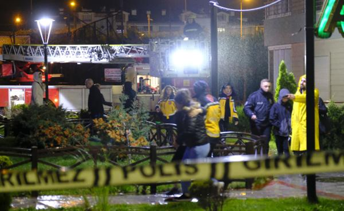 Konyada 11 katlı apartmanda çıkan yangında, eski bakanın annesi dumandan etkilendi