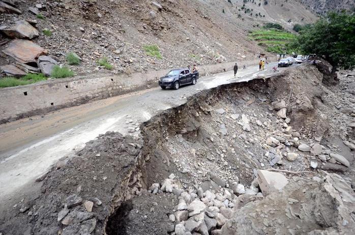 Pakistandaki selde hayatını kaybedenlerin sayısı 351’e yükseldi