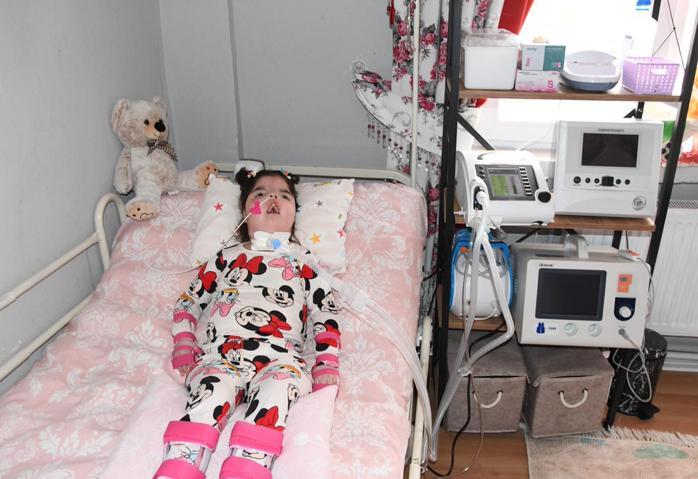 4 cihaza bağlı yaşayan SMAlı Yarenin babası: 1 lira bile umudumuz