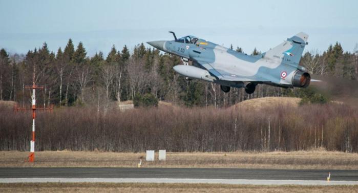 Baltık ve Karadeniz’deki NATO jetleri, Rus uçaklarının önünü kesiyor