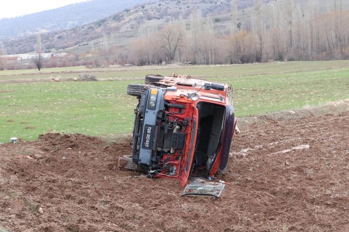 İşçi servis otobüsü ile otomobil çarpıştı: 3 ölü, 1 yaralı
